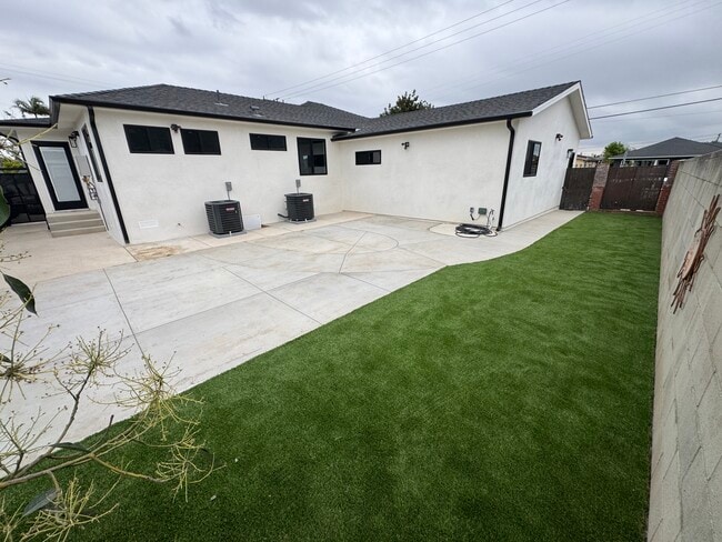 11905 Freeman Ave in Hawthorne, CA - Building Photo - Building Photo