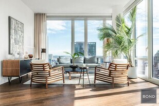 222 E 44th St in New York, NY - Building Photo