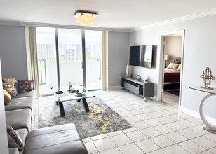 2750 NE 183rd St, Unit 1910 in Aventura, FL - Foto de edificio - Building Photo