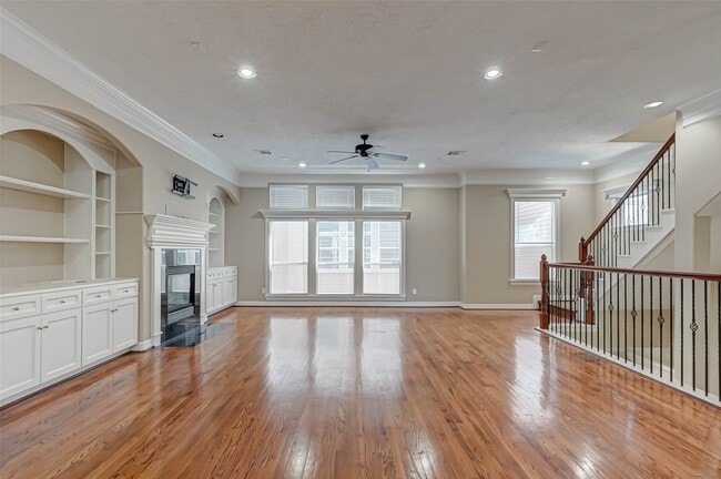 property at 1002 W 22nd St