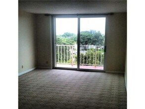 480 Executive Center Dr in West Palm Beach, FL - Building Photo - Building Photo