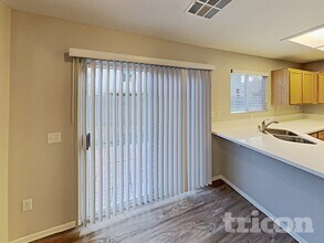 7900 Hornbeam Ct in Las Vegas, NV - Foto de edificio - Building Photo