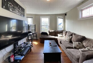 14 Dow St, Unit 2 in Somerville, MA - Building Photo - Building Photo