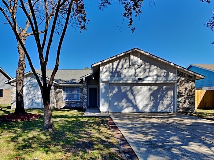 16302 N Cross Dr in Houston, TX - Building Photo