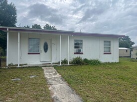 910 Crawford St in Deltona, FL - Building Photo