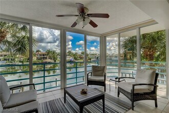255 Park Shore Dr in Naples, FL - Foto de edificio - Building Photo