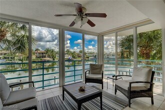 255 Park Shore Dr in Naples, FL - Building Photo - Building Photo