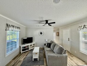 8002 SE Skylark Ave in Hobe Sound, FL - Building Photo - Building Photo
