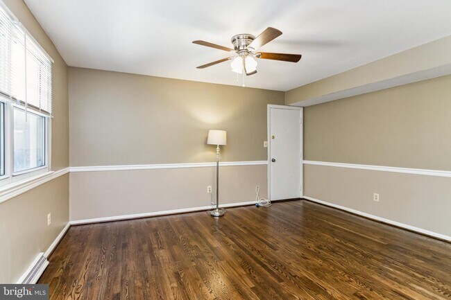 4406 Falls Bridge Dr-Unit -D in Baltimore, MD - Foto de edificio - Building Photo
