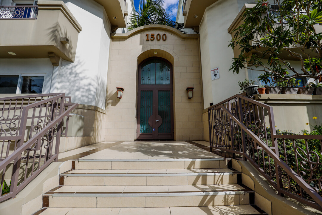 Colby Villas in Los Angeles, CA - Foto de edificio