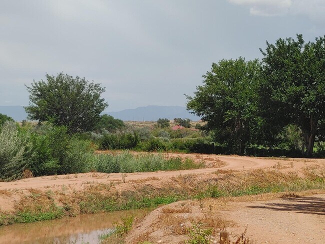 170 El Cerro Lp in Los Lunas, NM - Building Photo - Building Photo