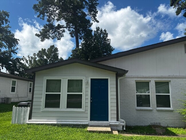 739 Vicki Dr in Huntsville, TX - Building Photo - Building Photo