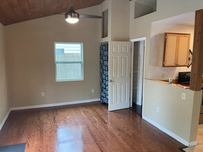 2132 Roselawn St in Sarasota, FL - Building Photo - Building Photo