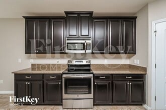 2704 Garden Falls Dr in Brandon, FL - Building Photo - Building Photo