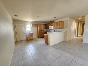 6442 Smoketree Ave in Twentynine Palms, CA - Foto de edificio - Building Photo