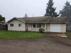 476 N 49th St in Springfield, OR - Building Photo