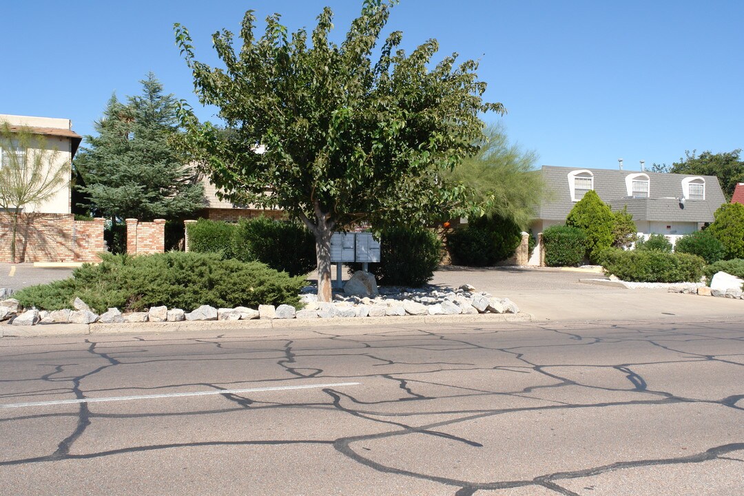5235 Fairbanks Dr in El Paso, TX - Building Photo