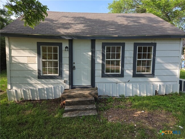 property at 602 E Whitson St