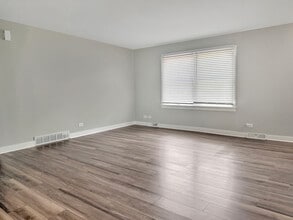 145 Spuhler Dr in Batavia, IL - Building Photo - Building Photo