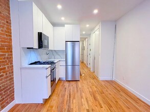 829 9th Ave, Unit #2R in New York, NY - Building Photo - Building Photo
