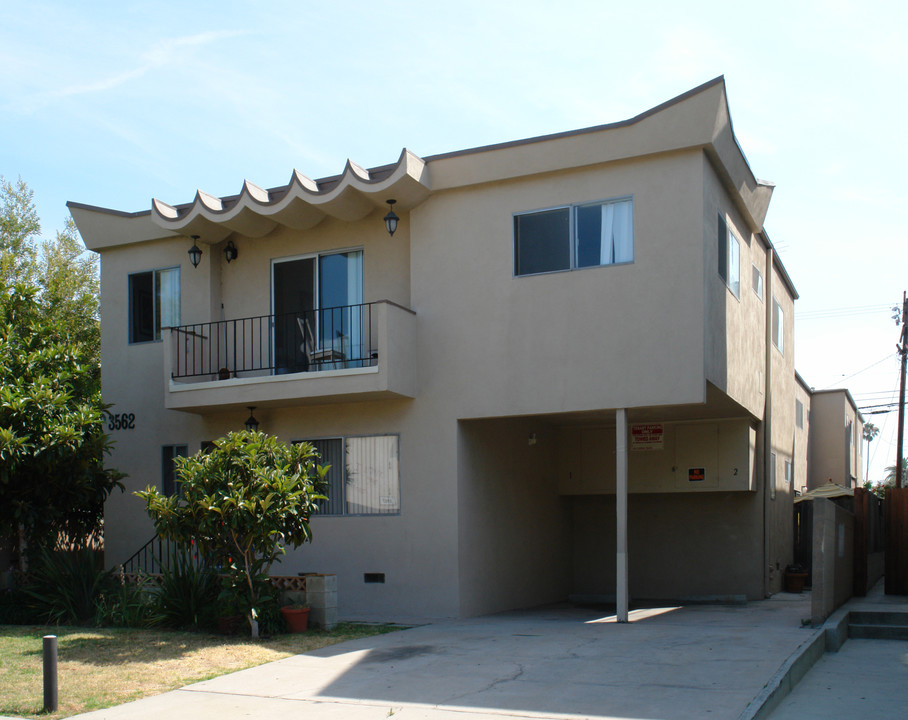 3562 Mentone Ave in Los Angeles, CA - Building Photo