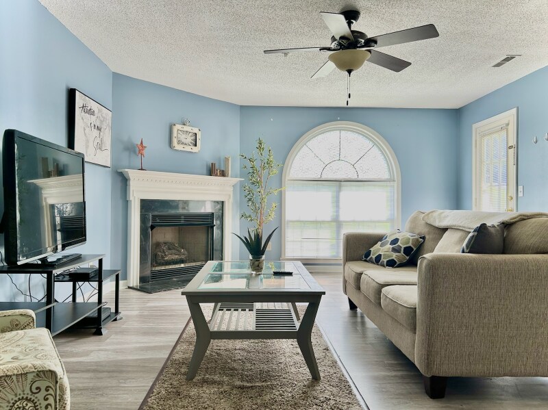 412 Rivertree Ln in Winston-Salem, NC - Building Photo