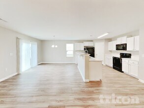 183 Pillow Ln in Burlington, NC - Foto de edificio - Building Photo