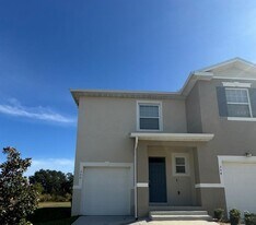 350 Feltrim Reserve Blvd in Davenport, FL - Building Photo
