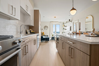 775 Juniper St NE in Atlanta, GA - Building Photo - Building Photo