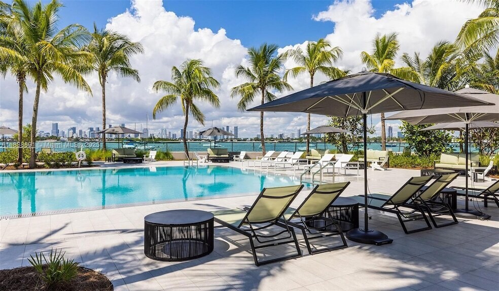 1500 Bay Rd in Miami Beach, FL - Building Photo