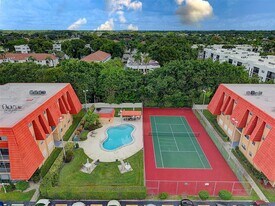 22615 SW 66th Ave in Boca Raton, FL - Building Photo