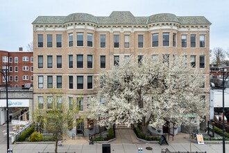 1038 Beacon St in Brookline, MA - Foto de edificio - Building Photo