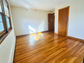 144 Pleasant St, Unit #1 in Cambridge, MA - Foto de edificio - Building Photo