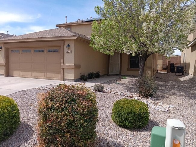9527 Sun Dancer Dr NW in Albuquerque, NM - Foto de edificio - Building Photo