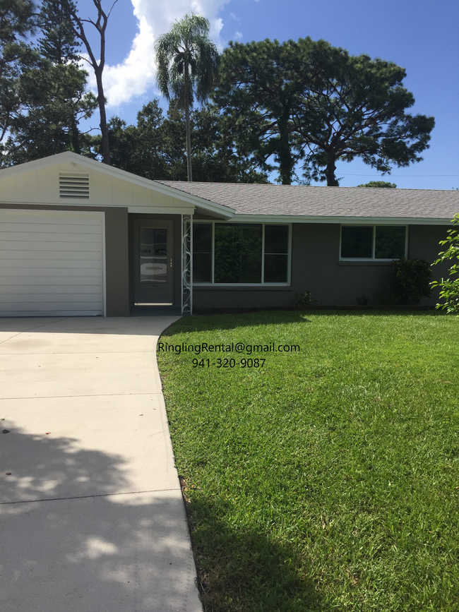 4931 Elfrida Ave in Sarasota, FL - Foto de edificio - Building Photo