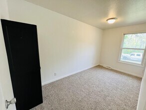 213 Circle Dr in Owensville, MO - Building Photo - Building Photo