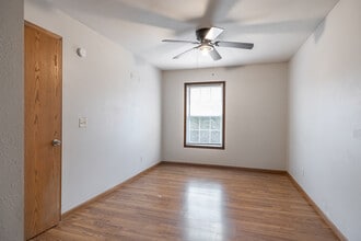 217 Twin Ridge Rd in Linn, MO - Foto de edificio - Interior Photo