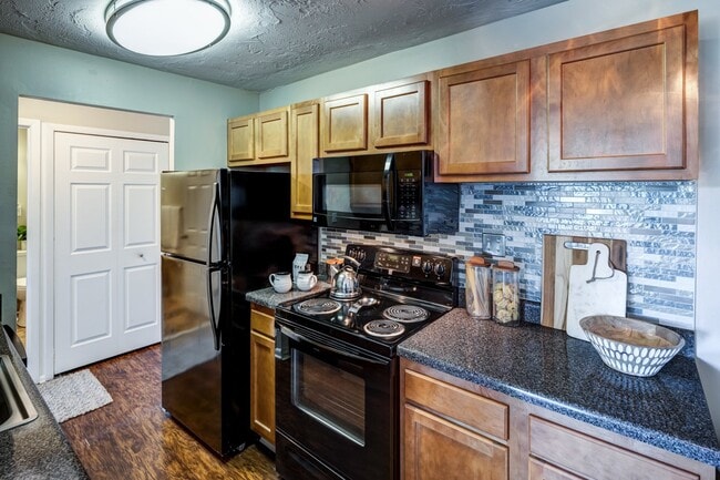 Solon Club Apartment Homes in Oakwood Village, OH - Building Photo - Building Photo