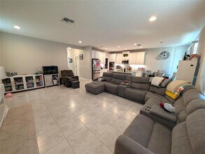 7545 Pool Compass Loop in Wesley Chapel, FL - Building Photo - Building Photo