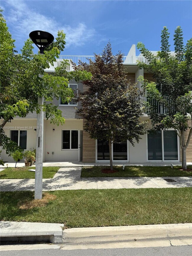 25743 SW 144th Ave in Princeton, FL - Foto de edificio - Building Photo