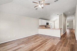 633 Horn St in Crowley, TX - Building Photo