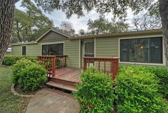 125 Queen Anne Cir in Canyon Lake, TX - Building Photo - Building Photo