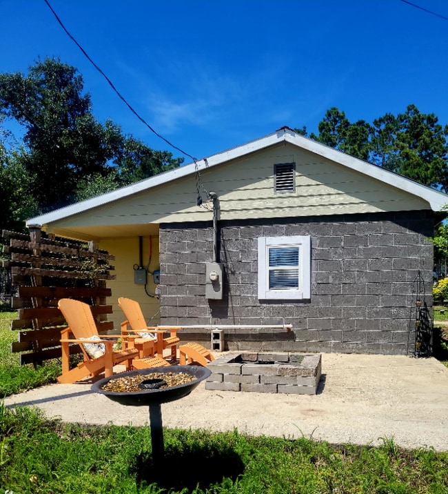 123 Gordon Rd in Lucedale, MS - Foto de edificio - Building Photo