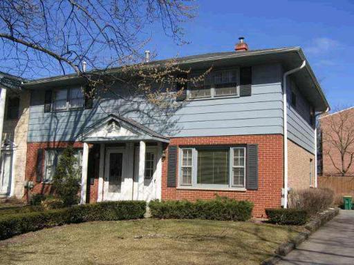 1697 Winnetka Rd in Northfield, IL - Building Photo
