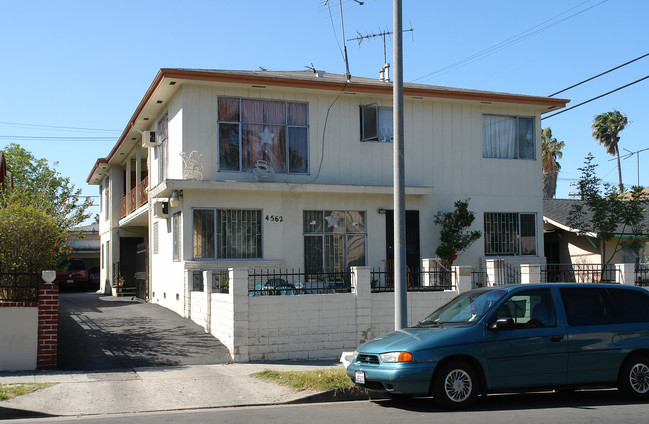 4562 Maplewood Ave in Los Angeles, CA - Building Photo - Building Photo