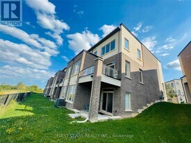 3211 Mintwood Cir in Oakville, ON - Building Photo