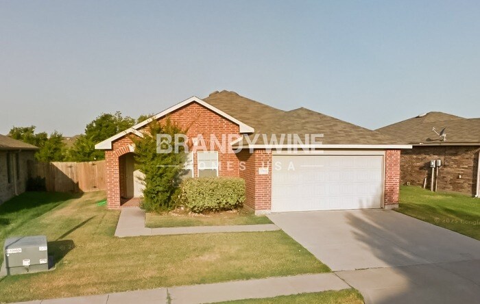 1383 SW Hillside Dr in Burleson, TX - Foto de edificio