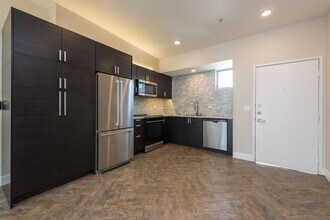 101 W Market St-Unit -434 in San Diego, CA - Building Photo - Building Photo