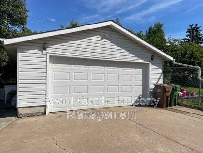property at 3 Grantham Pl