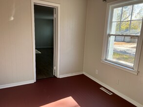 912 E Skinner St in Wichita, KS - Foto de edificio - Building Photo